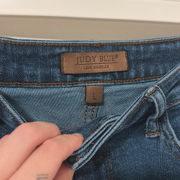 Judy Blue Denim Jean Shorts Size Large - Picture 2 of 3